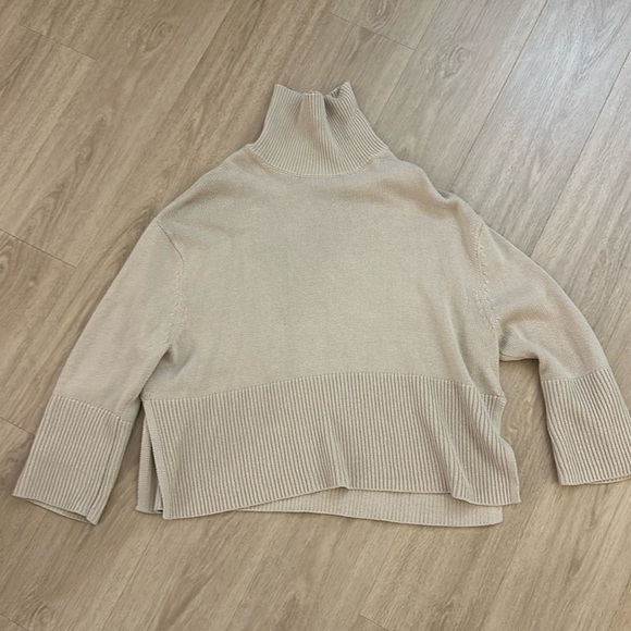 Gap Split-Hem Turtleneck Sweater - Picture 3 of 7